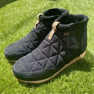 🖤 Winter Booties - Teva